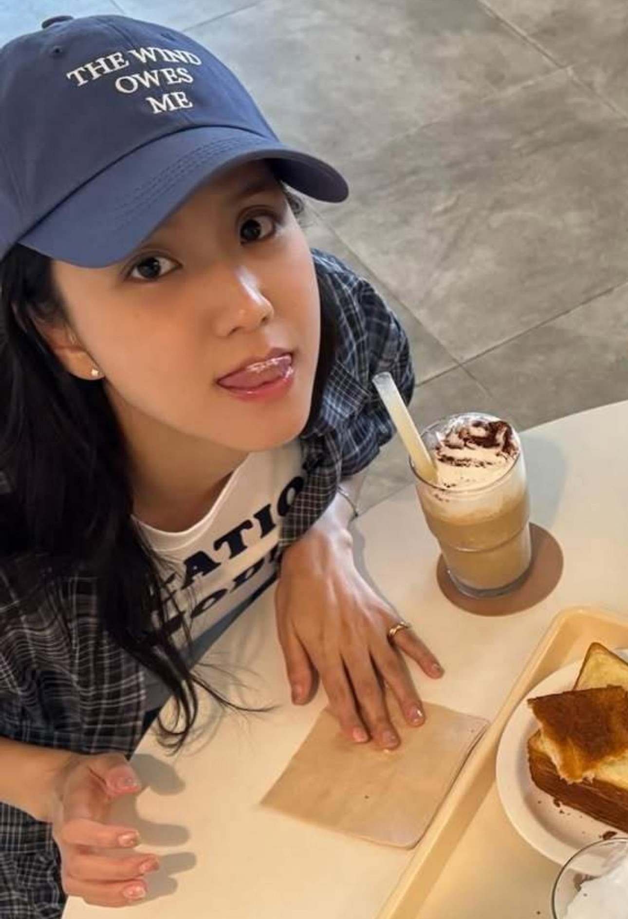 kimjisoo金智秀🍥金智秀心动初恋🥯和各种美食合影