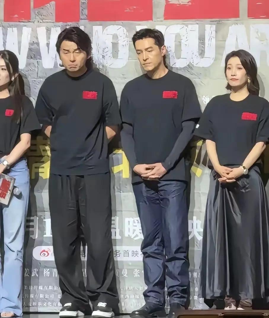 看看他们一个个无精打采的是不是中午不管饭呀冯导给他们说了，你们得给我吆喝，不