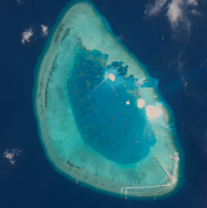 西沙群岛的羚羊礁也开始了大自然的鬼斧神工，以前可供居住的地方确实太小了