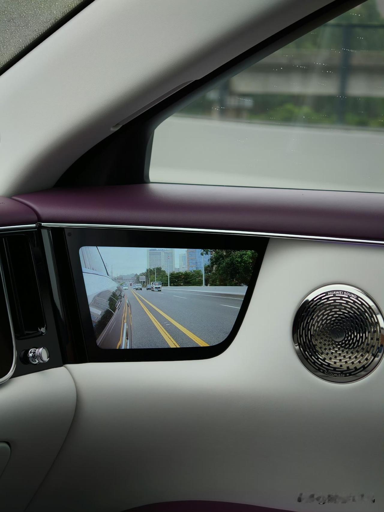 这就是为什么我要选电子后视镜！之前享界S9的电子后视镜给我留下了极好的印象，所以