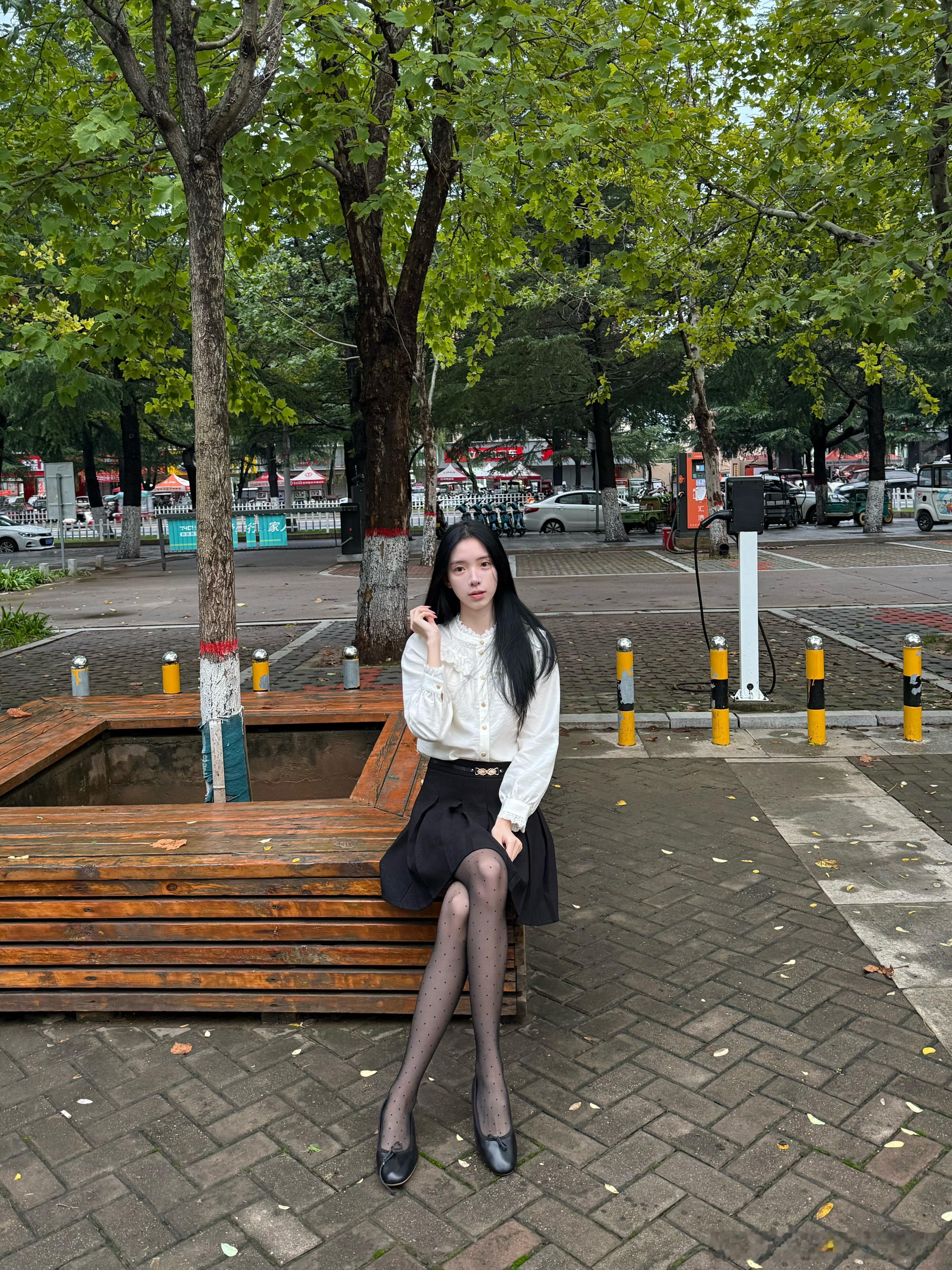 波点黑丝的可爱~​​​
