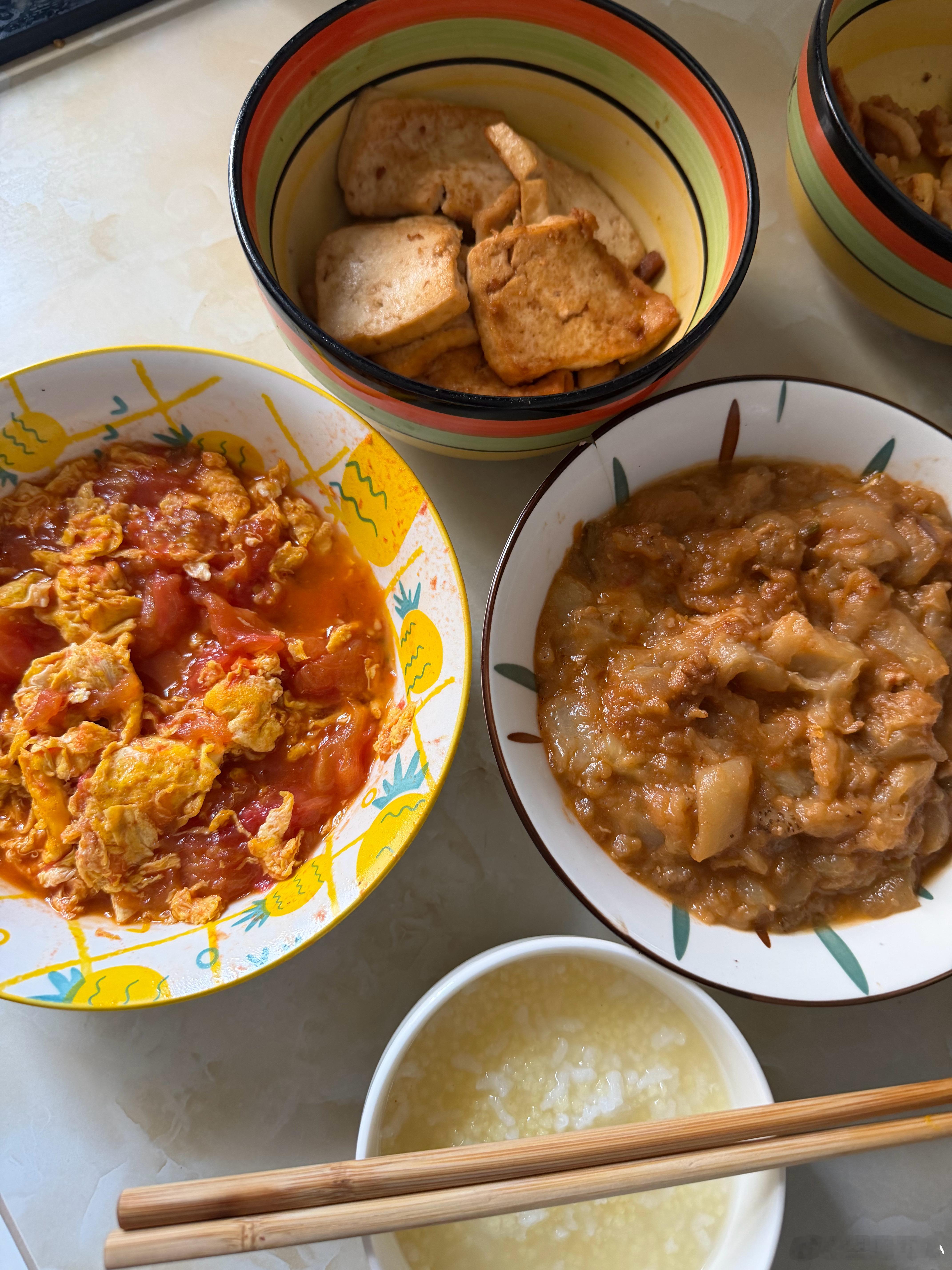 午餐没有绿色豆腐番茄鸡蛋茄子肉丁午餐济南