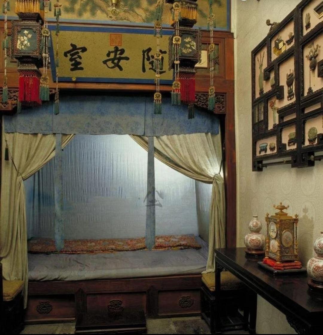 故宫那么大，为何皇帝的寝宫仅有10平米？去故宫通常都会去参观养心殿，如...