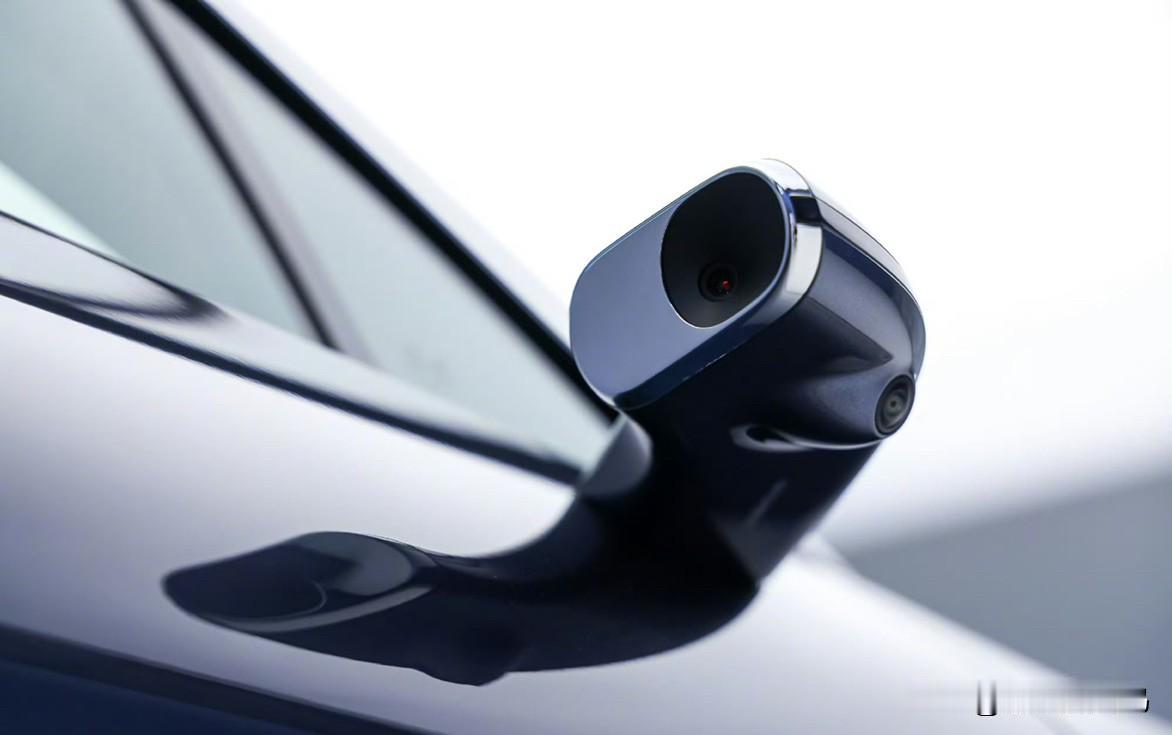 上周末带着全家试驾了新款的享界S9，上车之后车子的超大后排空间让老人和孩子都赞不