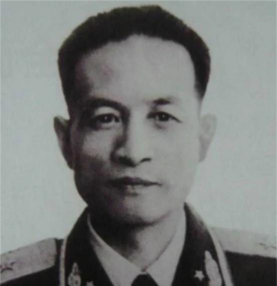 1975年，得知老友王震要来看望自己，许世友兴高采烈地出门迎接，人到了他却大惊失