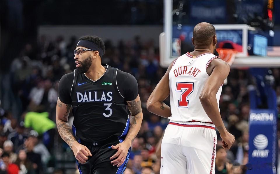 火箭负独行侠连胜终结！无奈聊三点！1，乌度卡的执教能力遭到空前质疑。申京开场