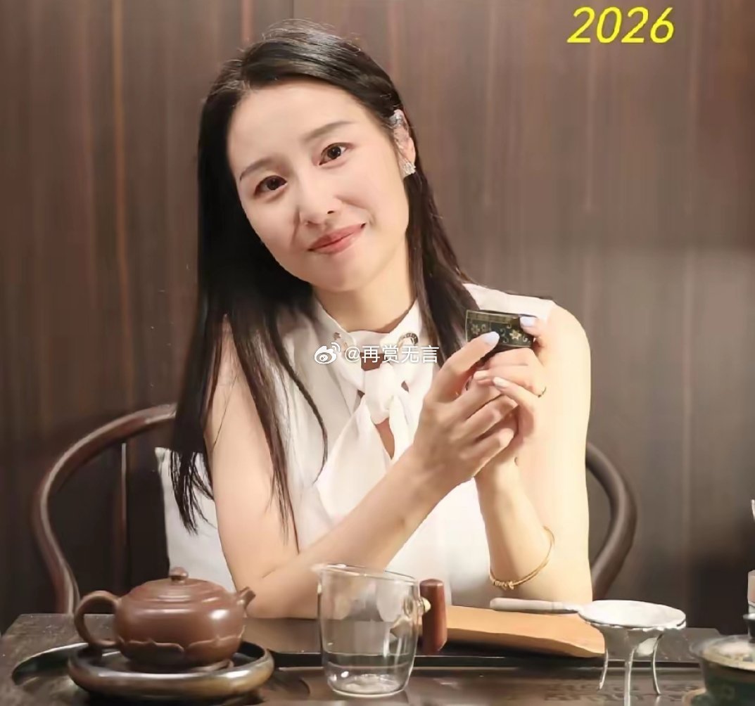学生时期，看不上的同桌，变成大美女了，现在想想很多人都会后悔！
