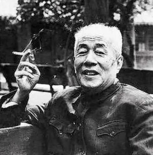 1947年，地下党员王冶秋走进院子，看到满院子的军统特务，就知道自己的身份暴露了