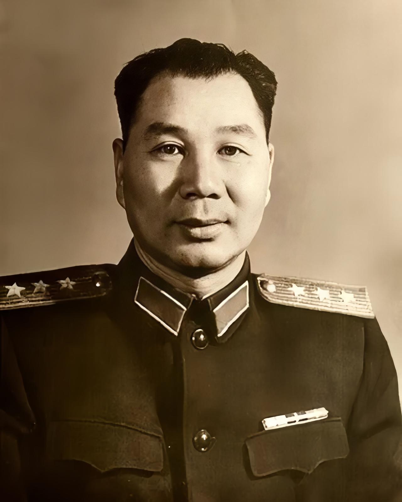 开国上将杨成武一门四将军。他是开国上将。子女中出了三位将军。长子‌杨东胜，毕业于