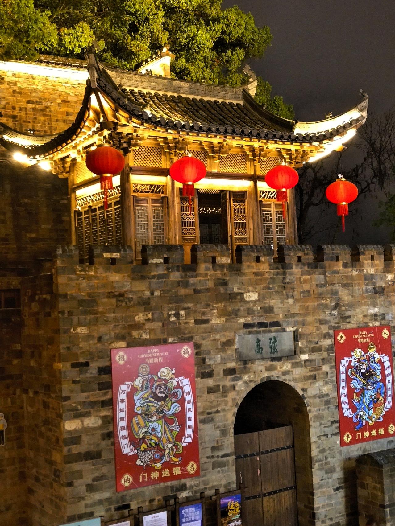 去婺源游玩，包车比开车还要好，因为当地的司机，对当地旅游景点比较熟悉，除了把我们