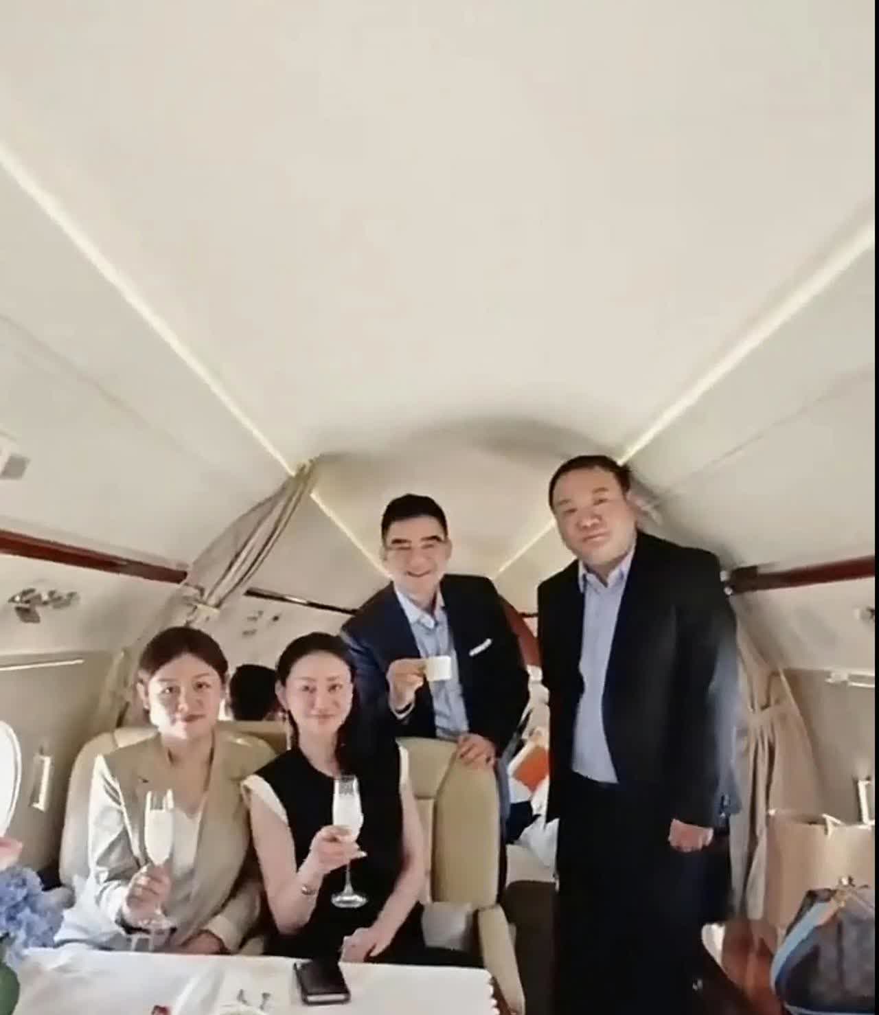 “标哥”不装了！“首善”陈光标近日从外地到北京去开会，乘坐私人飞机前往，看到