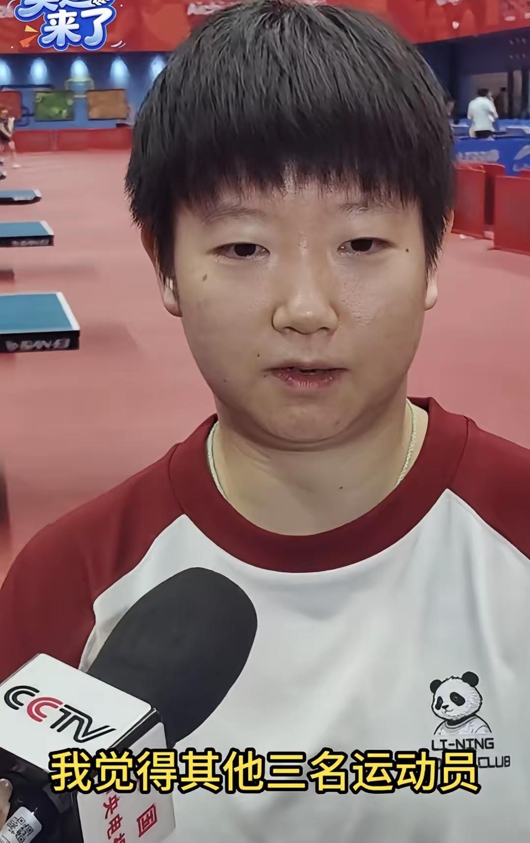 看莎莎接受央妈采访时，还是比较放松的状态提到一起出征的几名姐妹，莎莎说跟曼昱