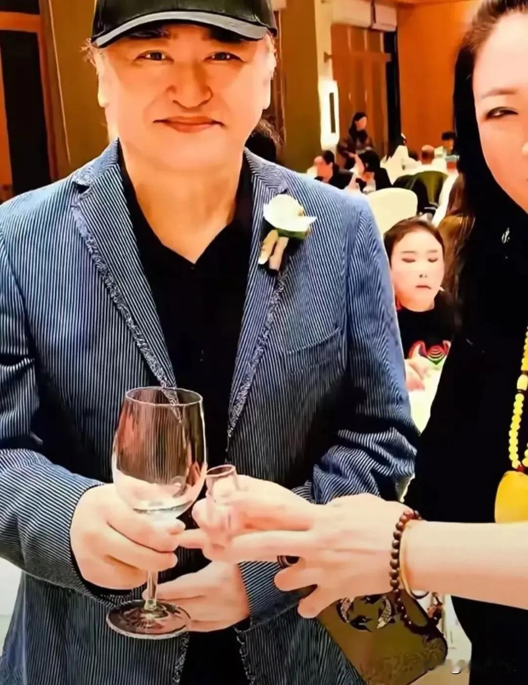 刘欢的酒量被好友爆料是“将军级”的！刘欢的酒量，圈内早有定论。李琦的评价最