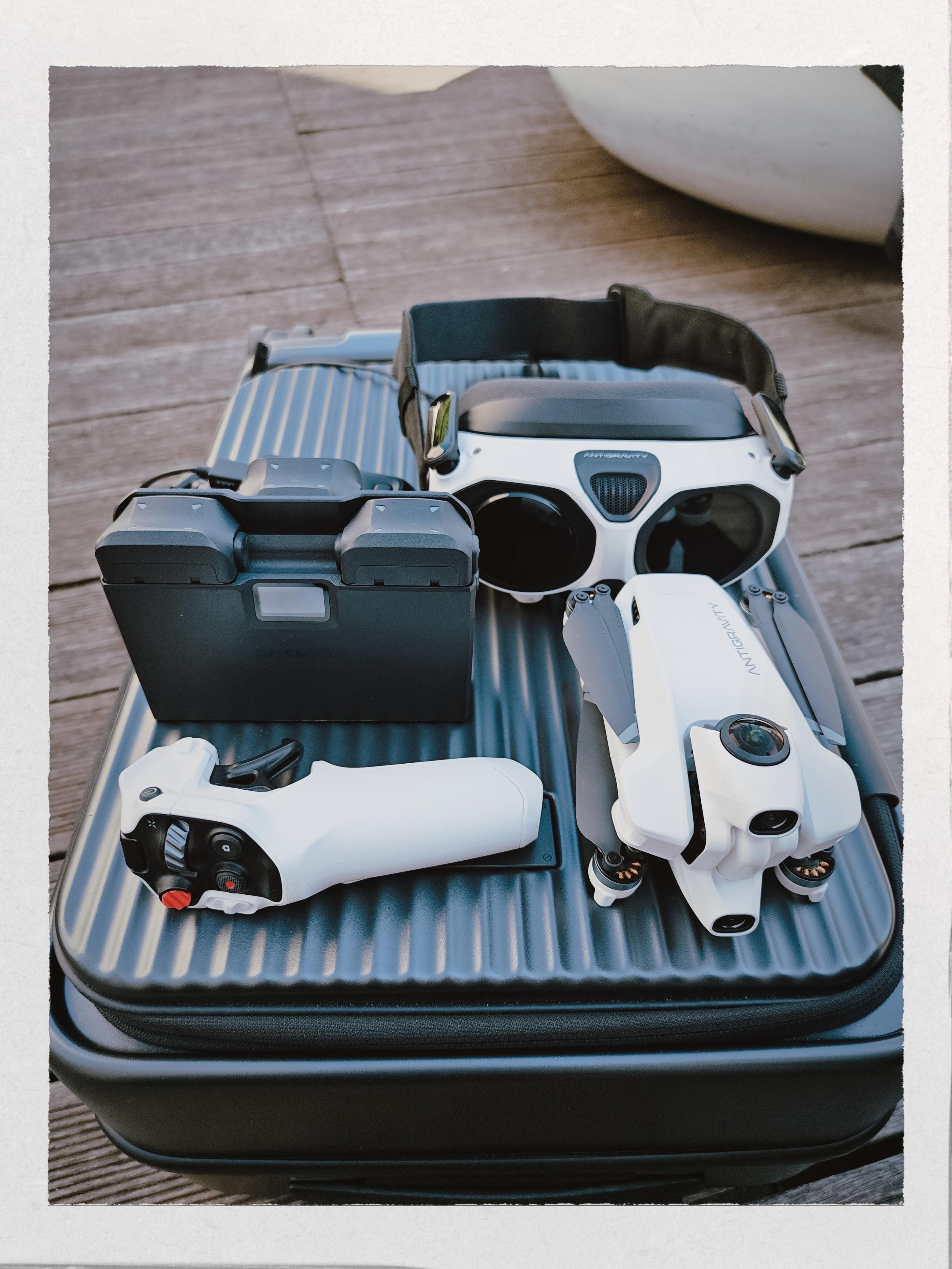 体验了一把，还挺好玩的，不过可能习惯了大疆的操作，还是需要适应的。影石insta