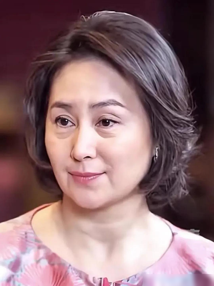 何超琼对人脉的定义，让人耳目一新：“所谓人脉，不是把别人的影响力转移给你，而是经由你所认识的人去学会