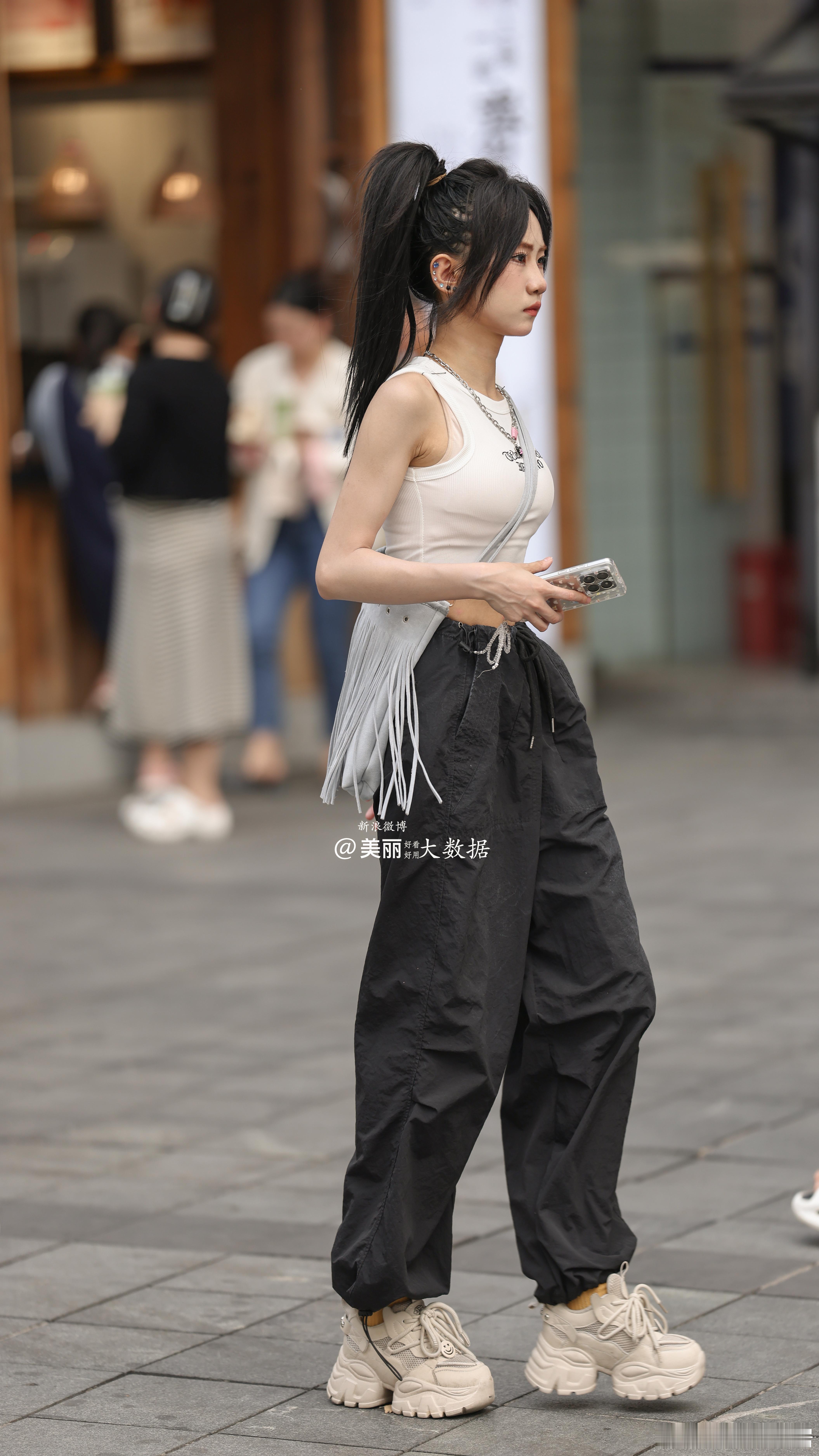很小只的小姐姐。。​​​