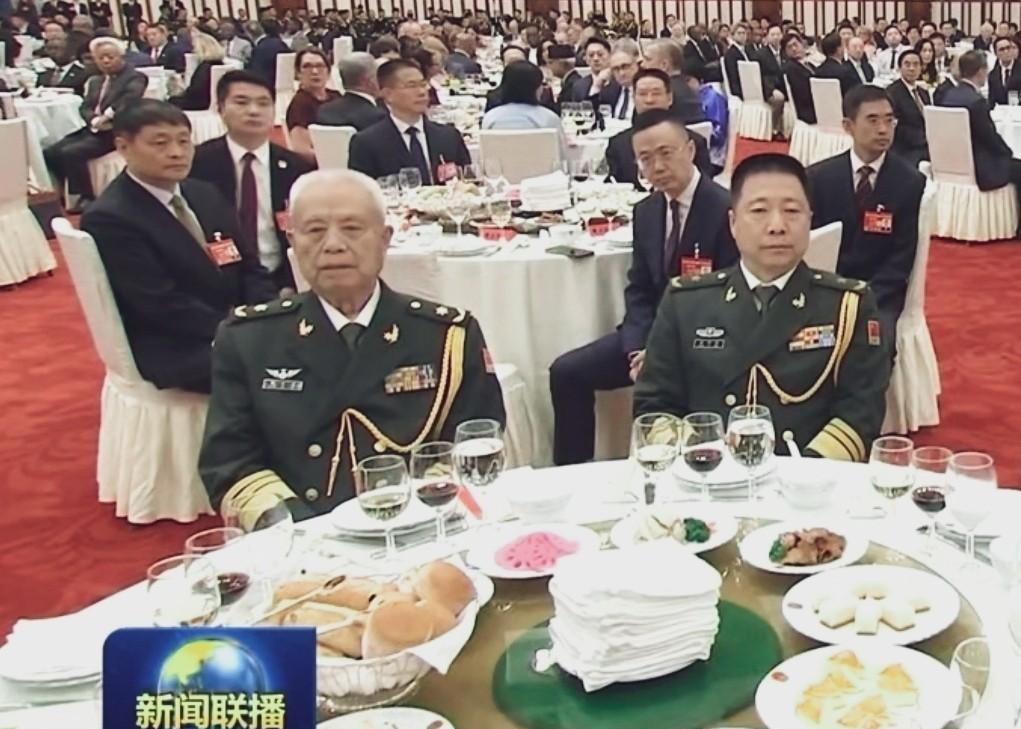 国庆招待会上看到几个熟悉的面孔……图一（左）：为国筑盾，打造“地下长城”的钱七