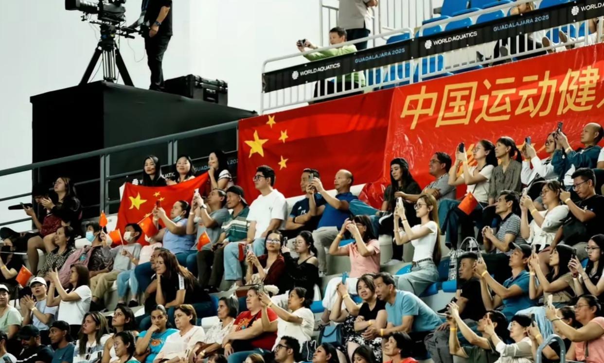 中国乒乓球霸占世界排名第一的时间，排名如下:第一名邓亚萍87个月第二名张怡宁