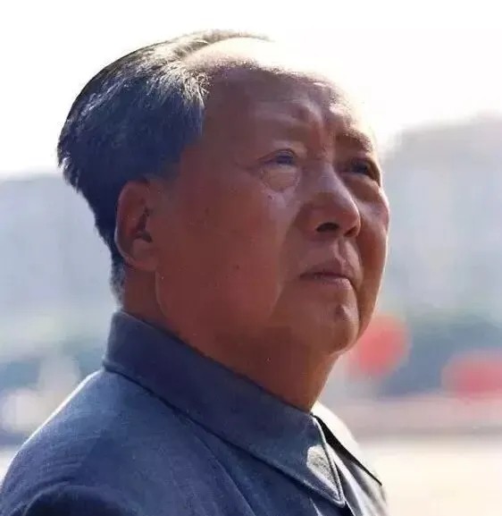 1976年3月的一天，吉林发生了极为罕见的陨石雨。毛泽东知道这个消息后，出现了少