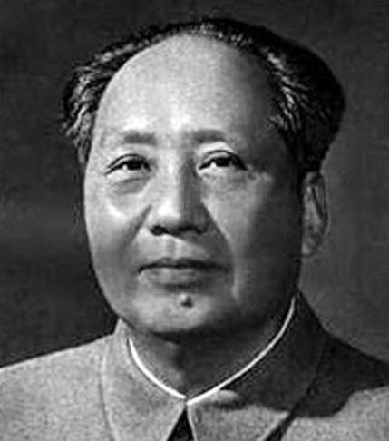 1964年，伟人在开会时，看到了正在抽雪茄的李先念，李先念随手递给了伟人一根，谁