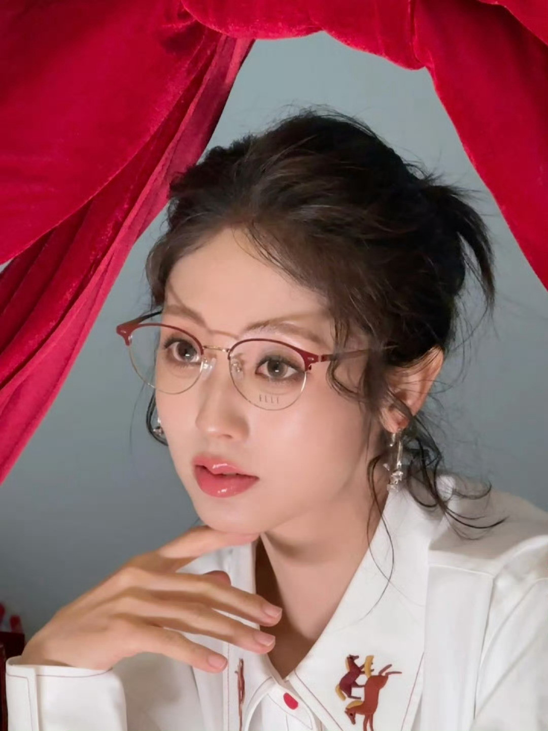 天呢，怎么这么美呀刑菲，好知性啊我的小宝！