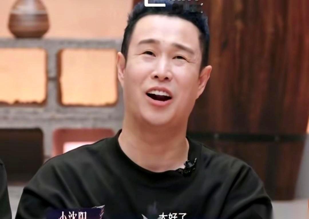 在最近那档哥哥竞演综艺里，小沈阳上演了一出堪比教科书级别的“极速变脸”。前一秒，他刚卸下队长的重任，