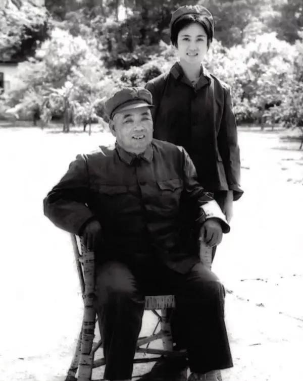 1964年，许世友的女儿陪朋友去参加招飞体检，院长一眼就看中了她，刚要拿笔登记