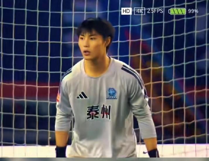 泰州守门员，不愧为去年苏超决赛MVP门将，一年过去达到国家队门将水平了！被徐州穿
