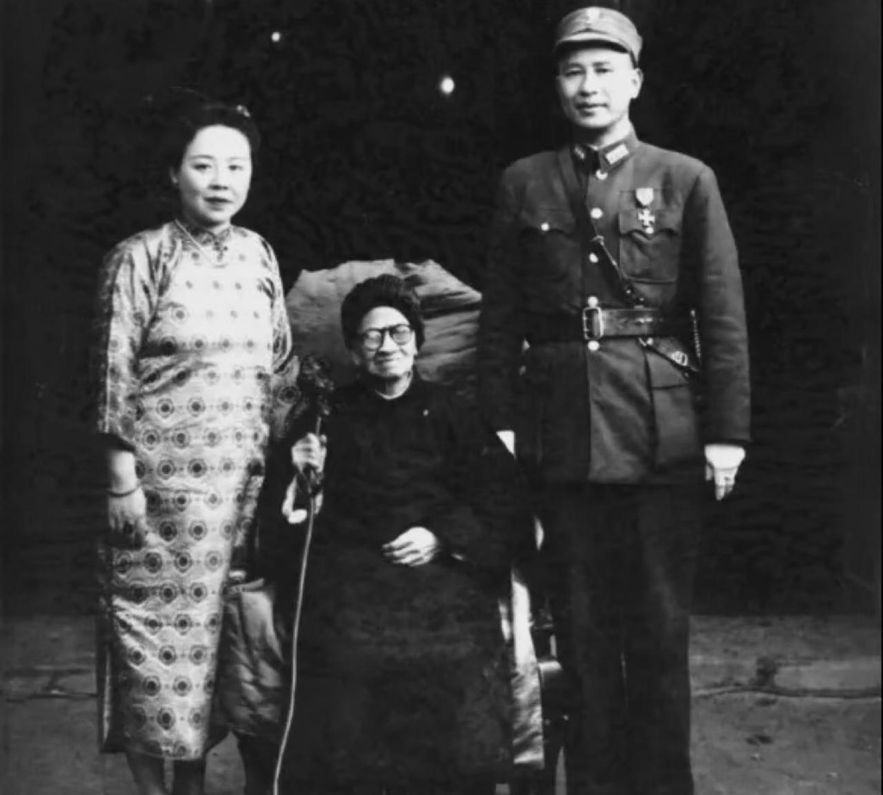 没想到打了半辈子仗、人称“小诸葛”的桂系名将白崇禧，私下是出了名的大孝子。当年白