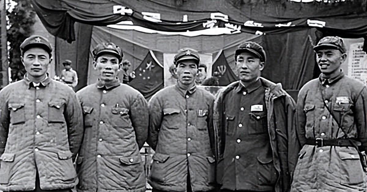 他做师长许多年，解放后短短几个月就升为副军长和军长，军中老同志为何都被调离？1