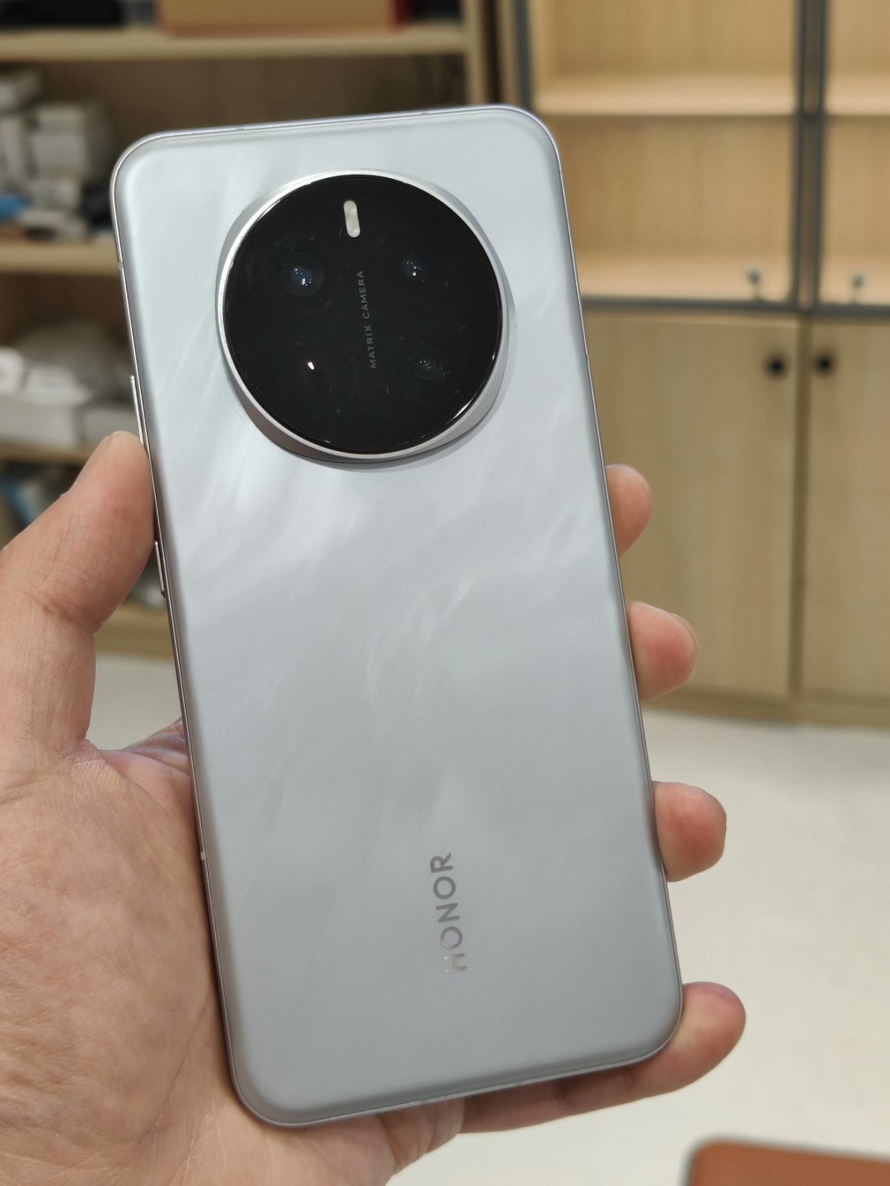 2026年现在应该还有好多人在用荣耀Magic7吧？这真是台被忽视了的好机子。[