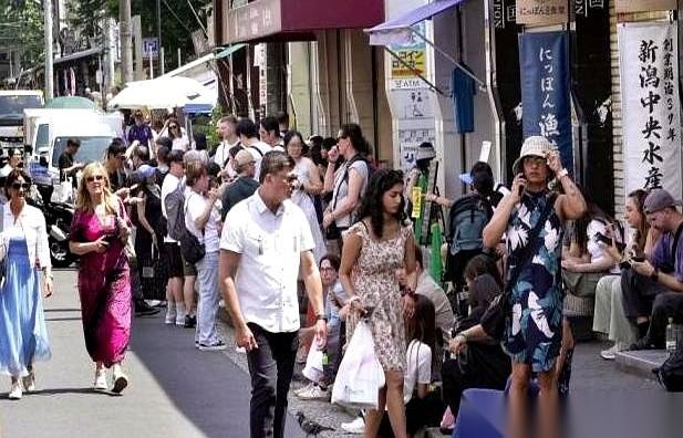 在日本，黑人从七万被“劝退”到一万五。就剩这么点儿了。怎么做到的？不是靠什么