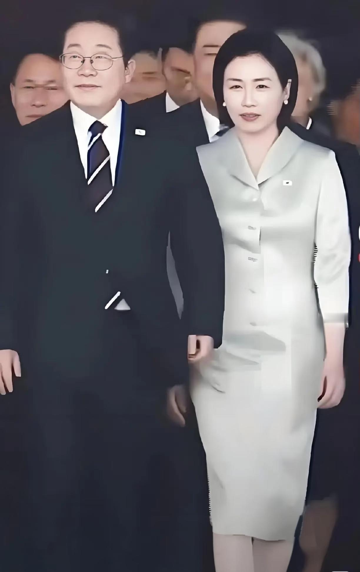 李在明访华回来，第一拳就打在日本的痛处！韩国警方突然出手，全面追查极右翼团体