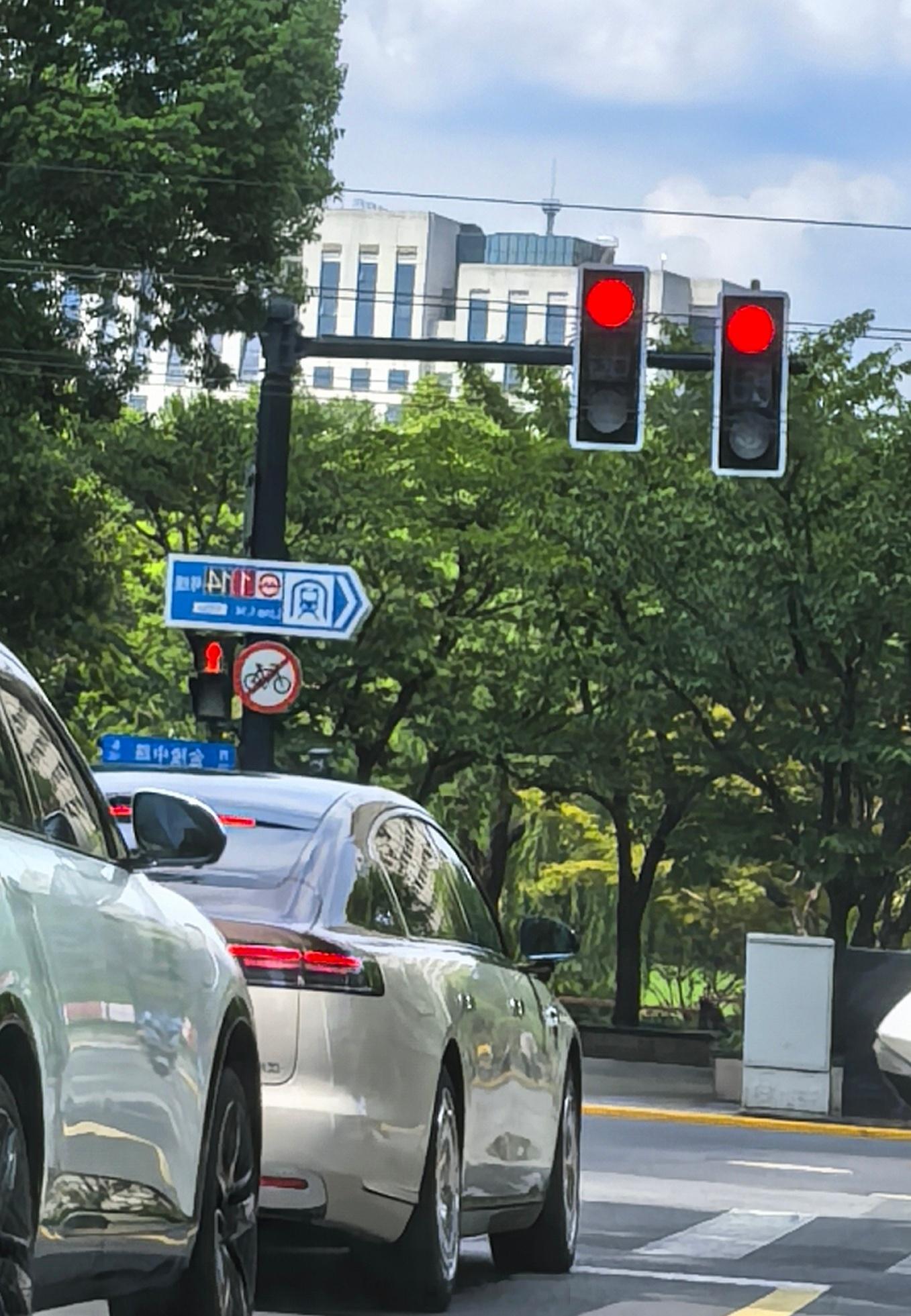 上海街头已经有了，认出来了吗​​​