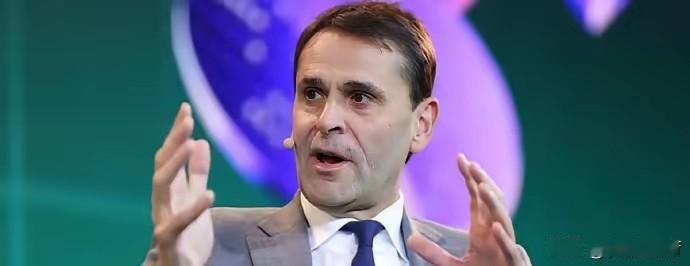 卡中国脖子反被卡住命脉，阿斯麦CEO认怂了！曾经说给中国图纸也造不出芯片，到如今