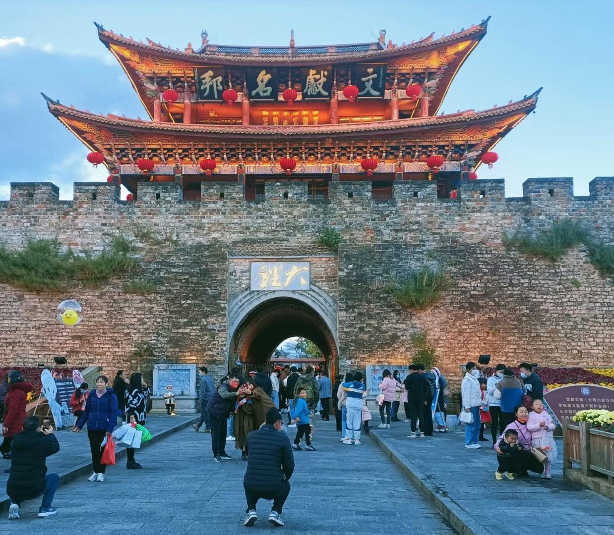 云南大理有哪些风景点?云南大理是一个非常值得去的旅游城市，除了大理古城，洱海，苍