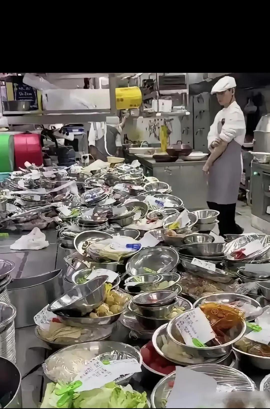 不怪厨师一脸茫然，换我也是一样。