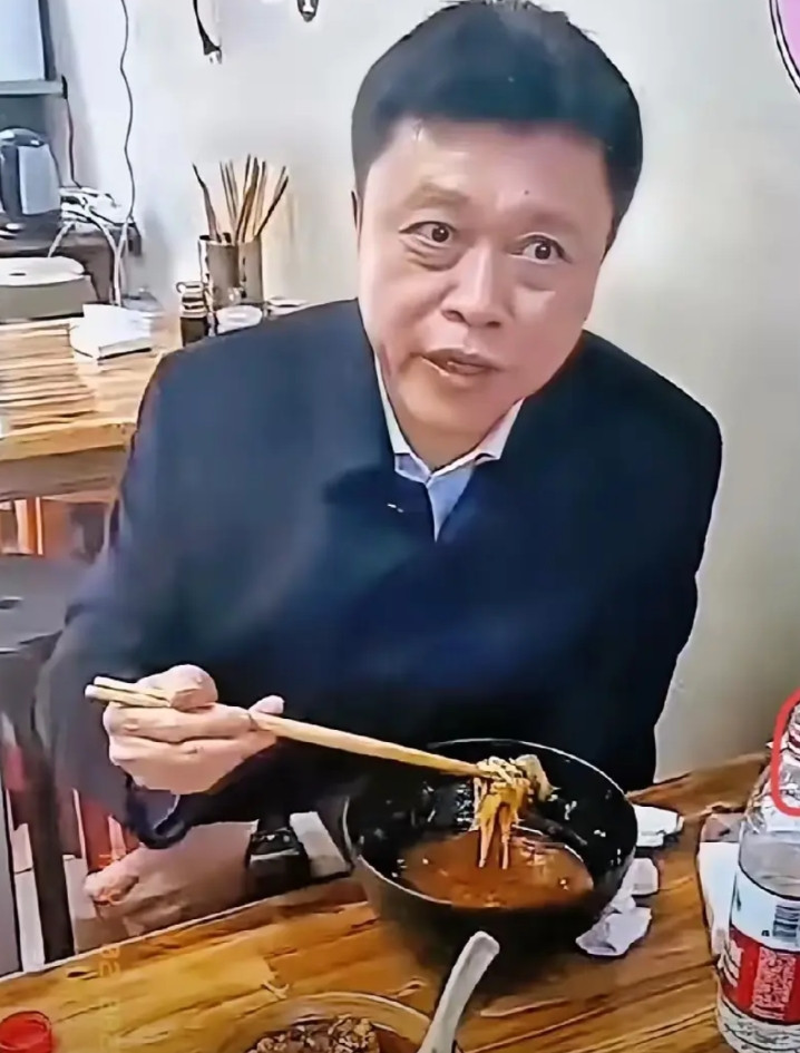 今年的荣昌，去年的淄博，都有一个共同点，那就是接地气的书记。不查车，不罚款，免