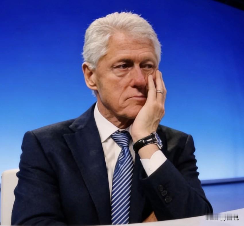 爱泼斯坦案的调查文件公布了，但大家发现，里面被涂黑得像个黑板，却格外“关照”前总