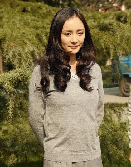 杨幂怀孕3个月拍《小时代》，一直拍到8个月，孩子差点出生，郭碧婷和谢依霖根本不敢