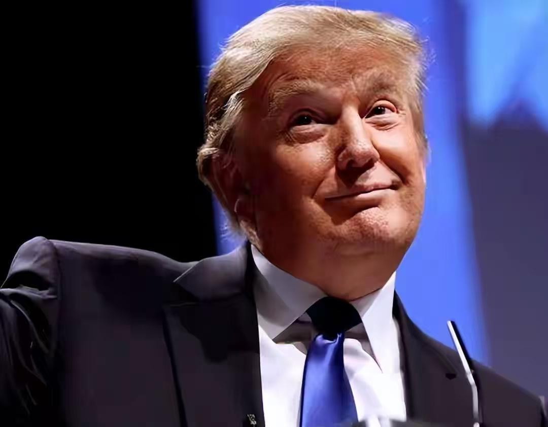 特朗普再度变脸！欧盟可以继续反华了。当地时间1月21日，特朗普在与北约秘书