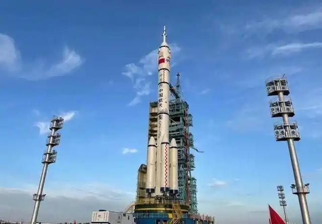 美国军方的东大问题专家发出了警告：中国最新的五年规划里，以前常提的“光刻机”、“