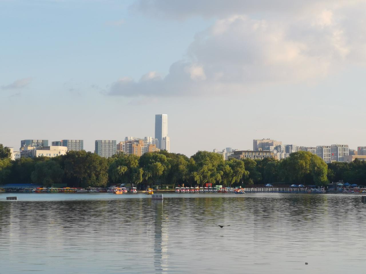 沈阳房价这几年波动挺大。2018年均价9820元/㎡，到2022年涨到13376