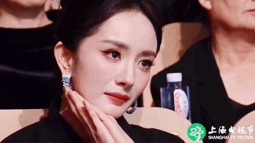 杨紫得了白玉兰最佳女主，也不知道幂姐在想什么？是失落？是不甘？还是羡慕？可能多少