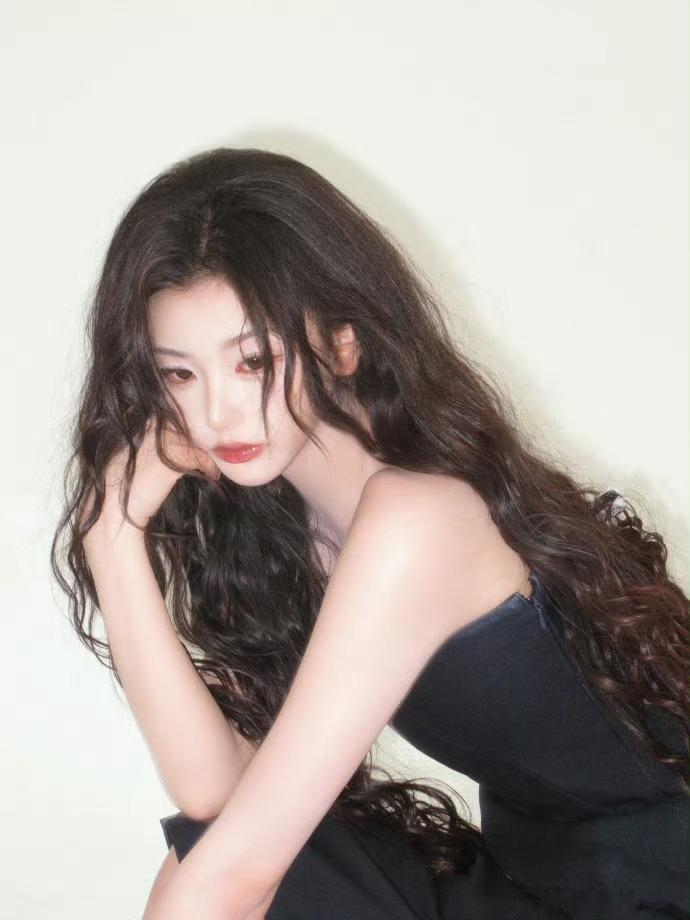 孔雪儿没有强迫症确诊“十二宫格PTSD”！看着那张缺席的图片，就像拼图丢了最后一