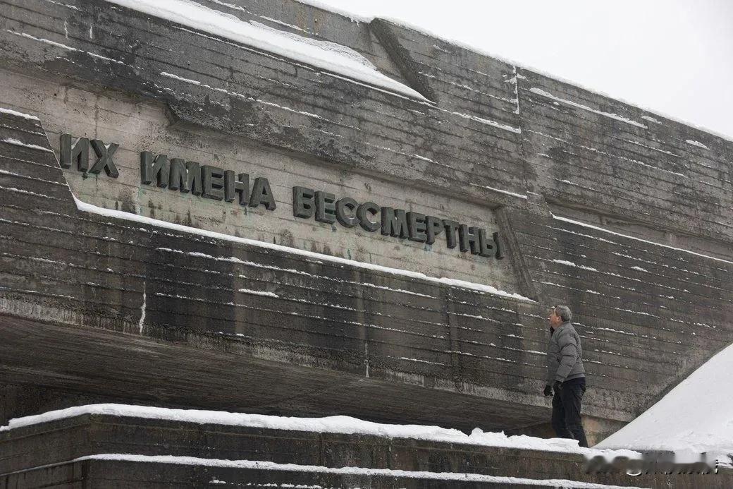 乌克兰政府已下令铲除悼念二战阵亡苏军的铭文乌克兰首都基辅的战争博物馆（原纪念
