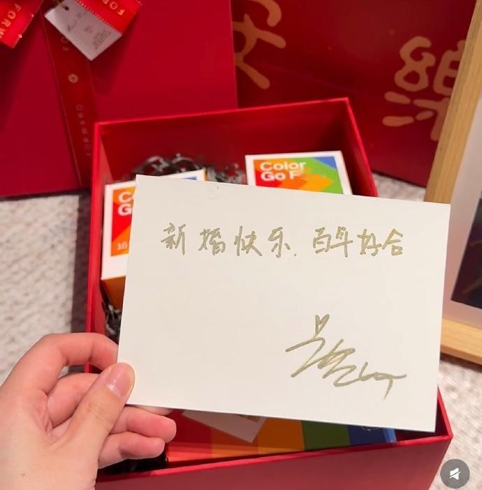 这样的双向奔赴谁不爱啊？太暖心了鹿晗巡回演唱会上，一位粉丝鼓起勇气邀约