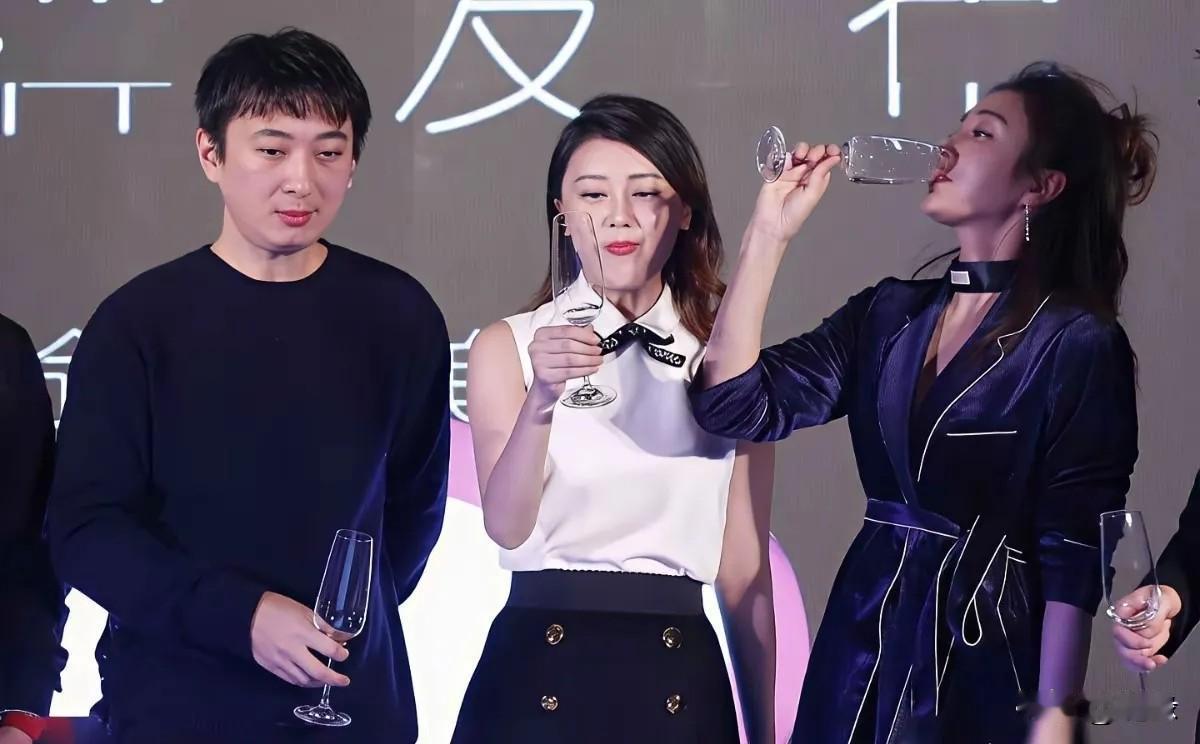 没有了老爸王建林做后盾，王思聪果然变低调了！据说，王思聪与秦岚和甘薇一起合作开