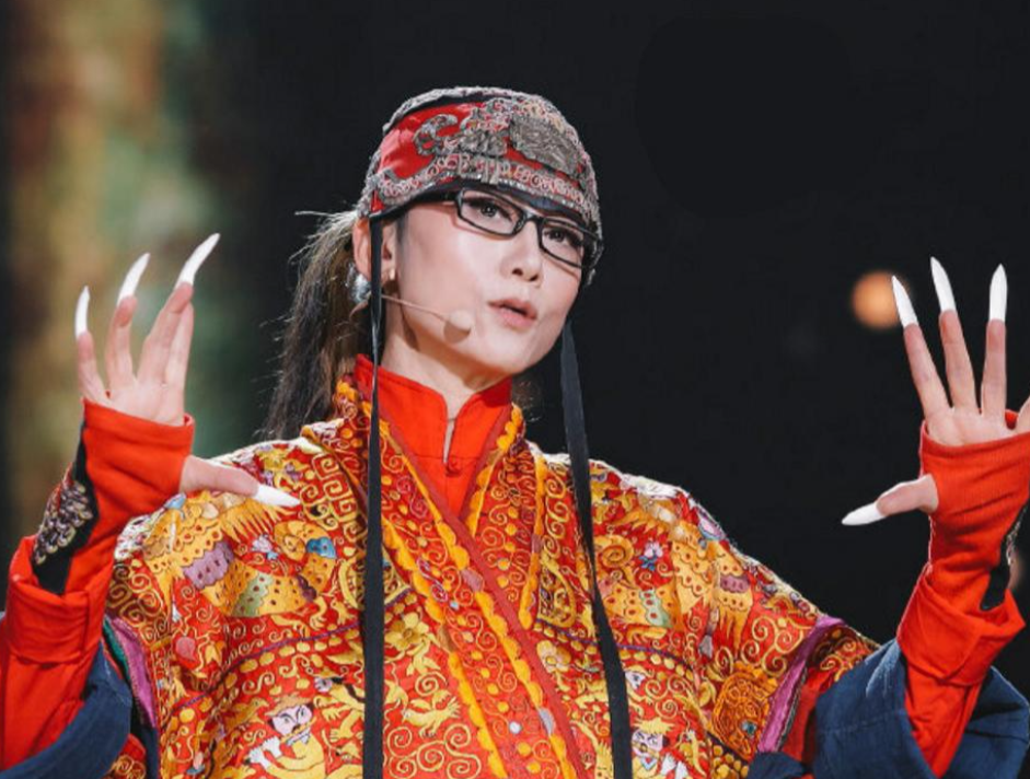 2001年，50岁的张纪中致电43岁的杨丽萍，“萍妹子啊，哥看上你了，哥要定你了