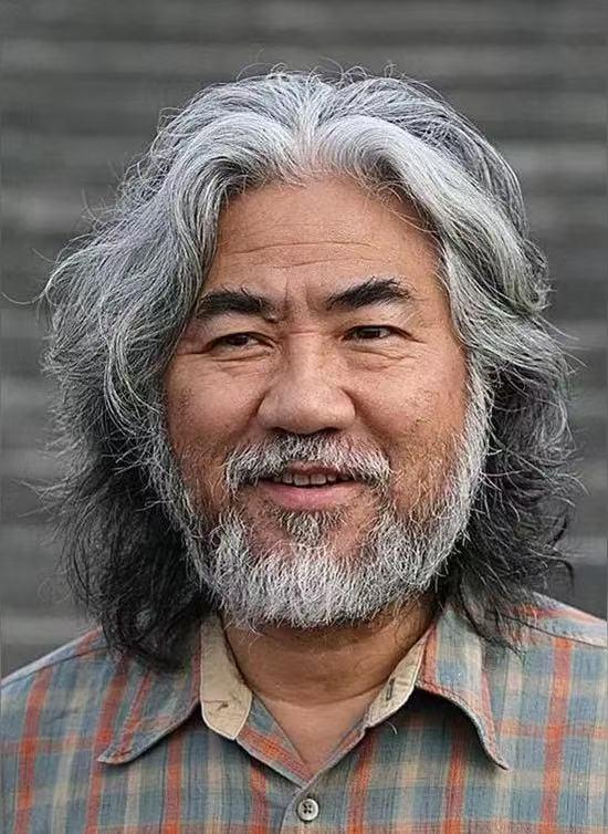 张纪中和夫人为什么会社死？网上为什么那么多人嘲笑他们？给大家打一个很简单的比